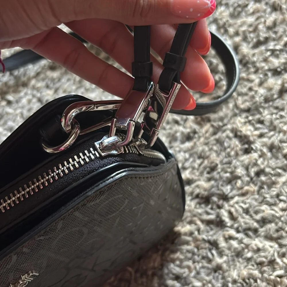 Calvin Klein crossbody purse - Picture 11 of 11